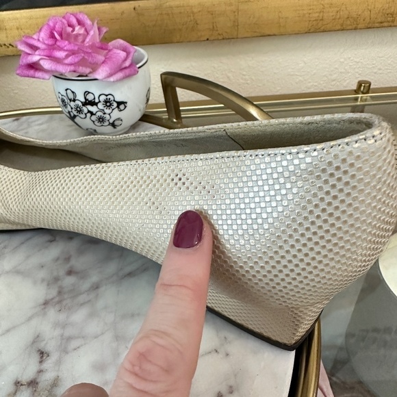 Vintage Stuart Weitzman Gold Embossed Block Heel Pumps Size 10.5 AA - Picture 6 of 7